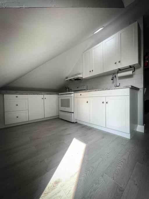 Unique Modern Luxury 2 Bedroom Apartment Rental Chapleau Экстерьер фото